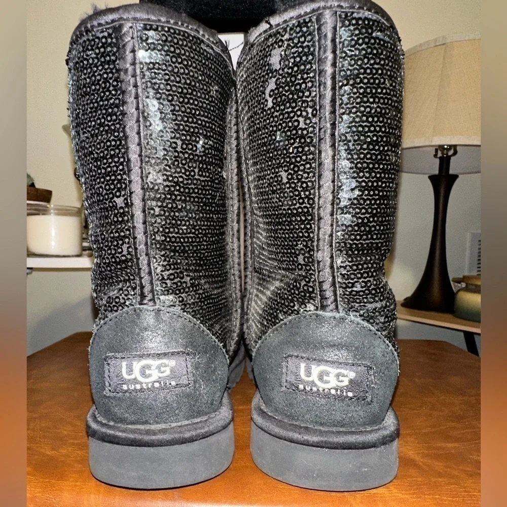 UEC UGG Classic Short Chunky Sequin Black Big Girl Size 6